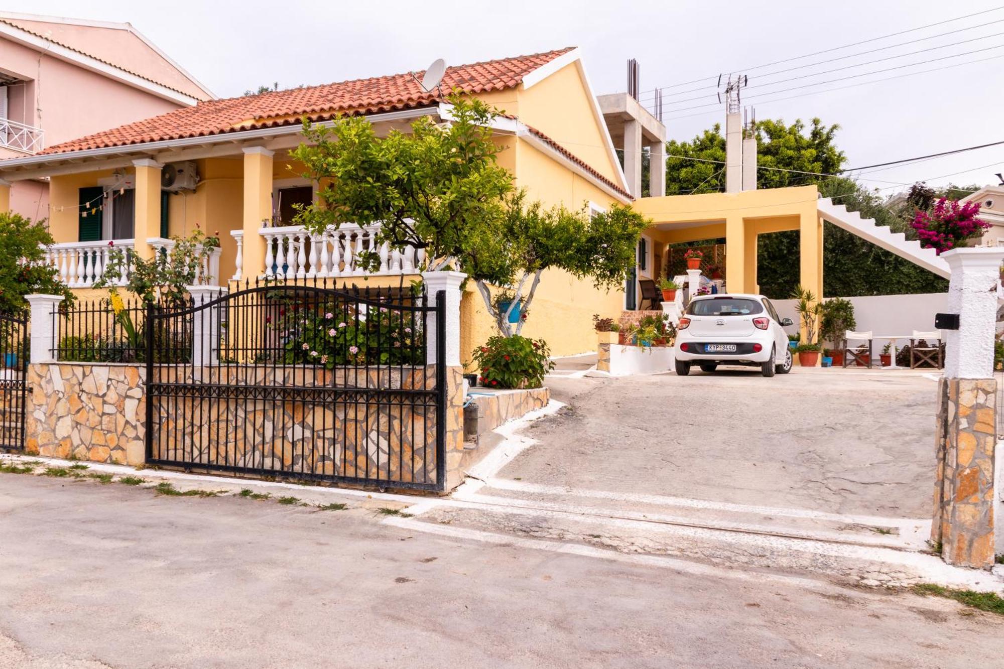 Dimitris House Petriti Apartment Exterior photo